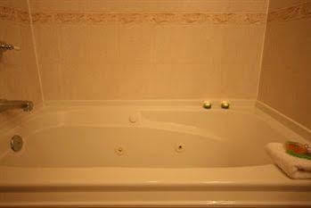 Algonquin By Tremblant Sunstar Apartment มงต์-ทร็องบล็องต์ ภายนอก รูปภาพ